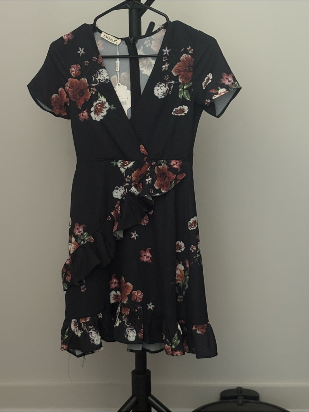 Engela Women's V-Neck Ruffle Front Floral Dress Sz S